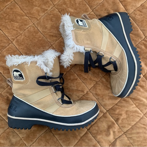 Sorel tan and black furry short snow boots size 7 - Picture 11 of 11